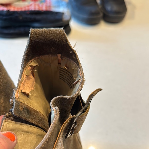 OluKai Brown Ankle Boots with Elastic Panels peeling of inner upper liner c,pic. - Picture 12 of 12